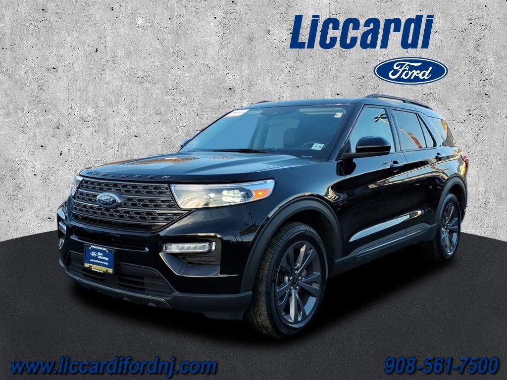 Certified 2022 Ford Explorer XLT w/ Equipment Group 202A image 3