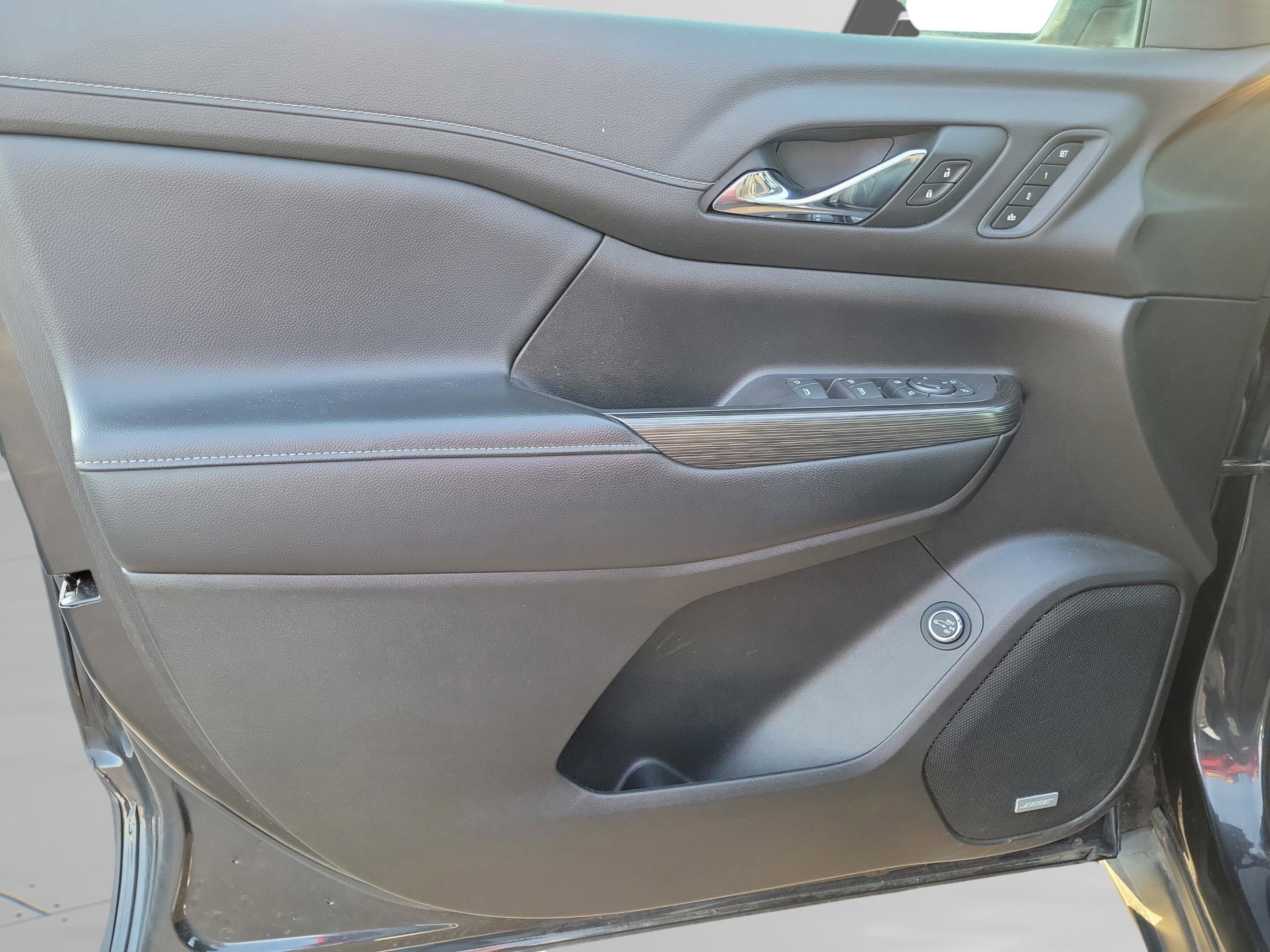 Used 2020 GMC Acadia SLT w/ Premium Package image 17