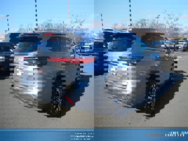 Used 2022 Toyota Highlander XLE image 7