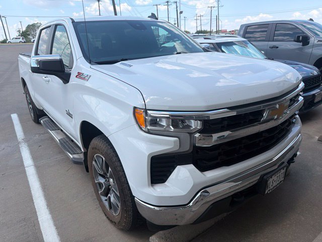 Used 2023 Chevrolet Silverado 1500 LT w/ Z71 Off-Road Package AWD/4WD image 2