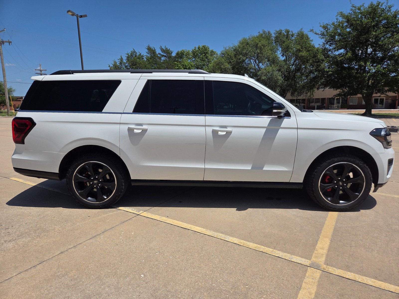 Certified 2022 Ford Expedition Max Limited AWD/4WD image 2