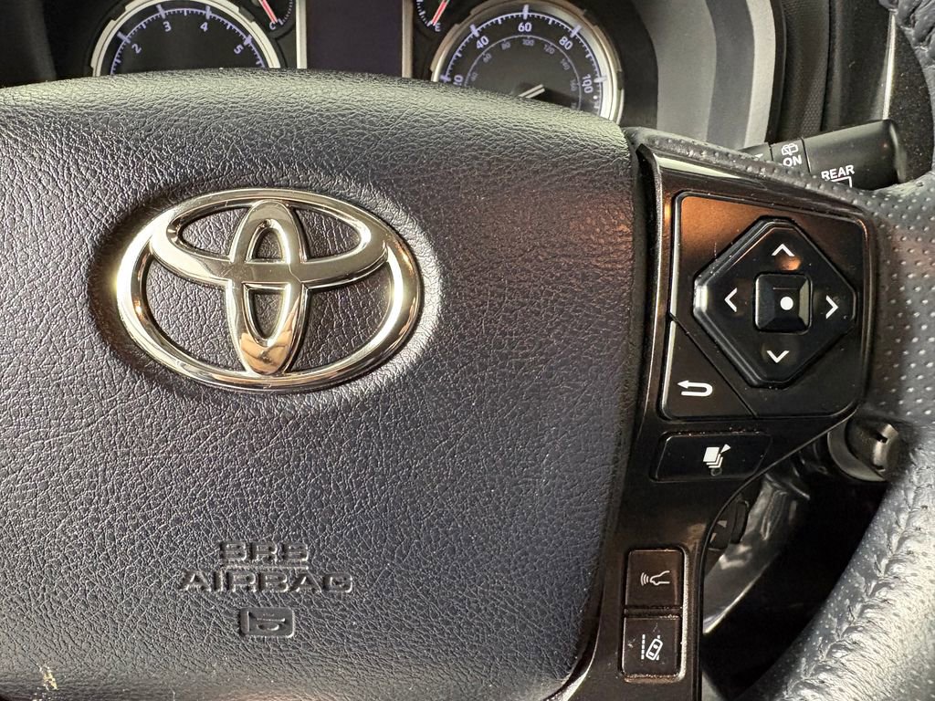 Used 2022 Toyota 4Runner TRD Off-Road AWD/4WD image 23