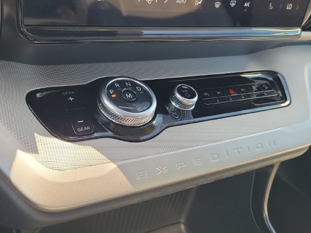 Certified 2025 Ford Expedition Active AWD/4WD image 11