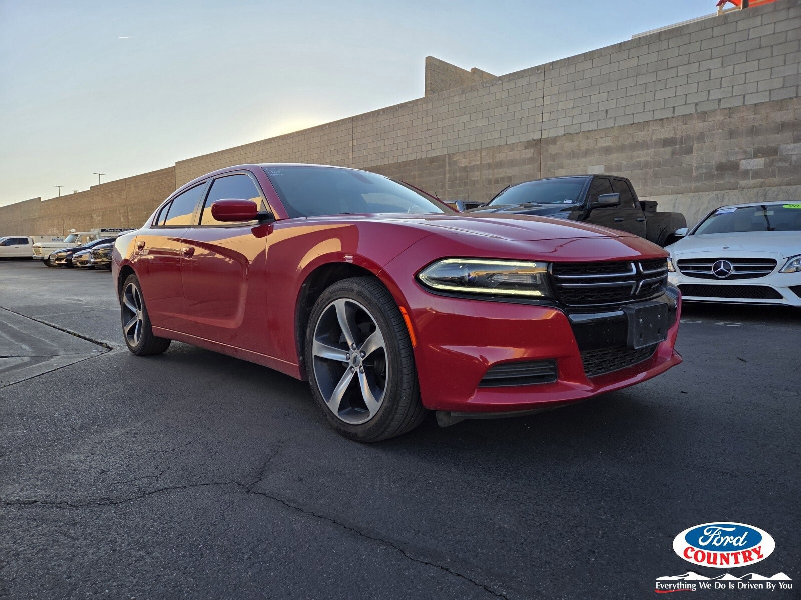 Used 2017 Dodge Charger SE image 3