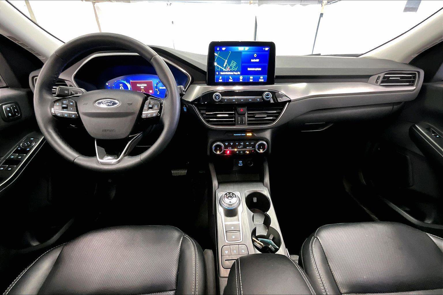 Certified 2022 Ford Escape Titanium w/ Class II Trailer Tow Package image 14