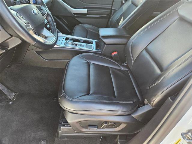 Certified 2023 Ford Explorer XLT w/ Equipment Group 202A RWD image 15