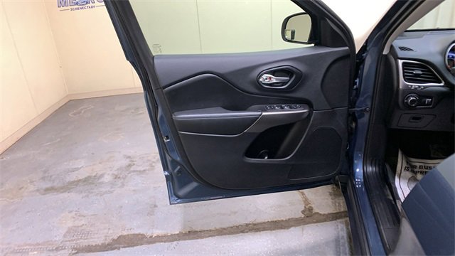 Used 2020 Jeep Cherokee Latitude w/ Cold Weather Group image 23