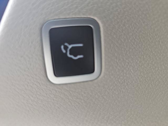 Used 2024 Chrysler Pacifica Touring-L FWD image 13