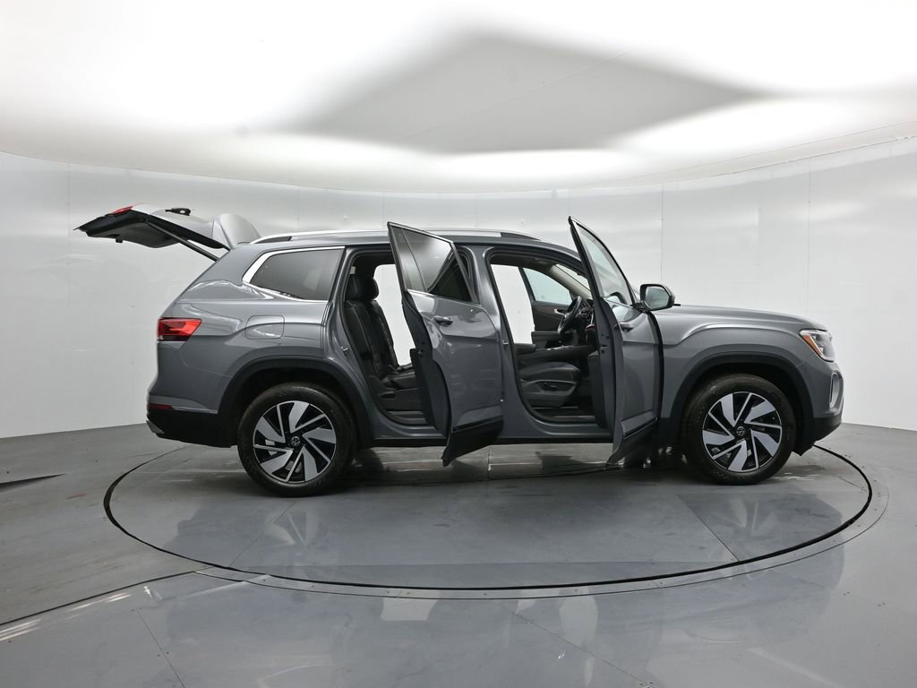Used 2025 Volkswagen Atlas SEL image 4