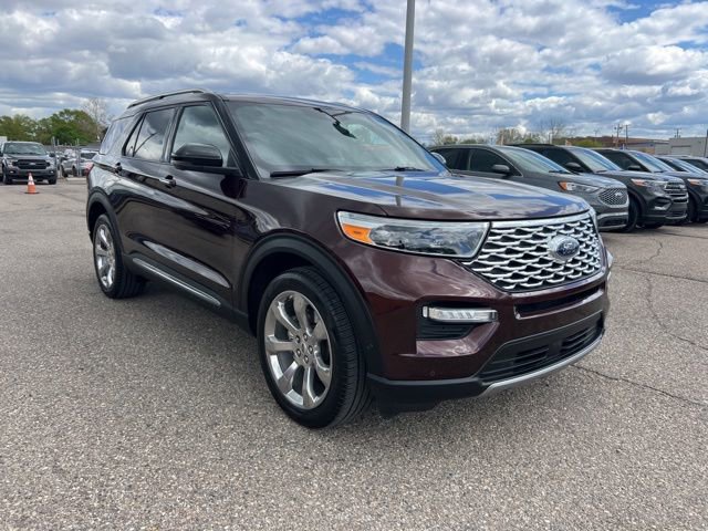 Certified 2020 Ford Explorer Platinum w/ Premium Technology Package AWD/4WD image 3