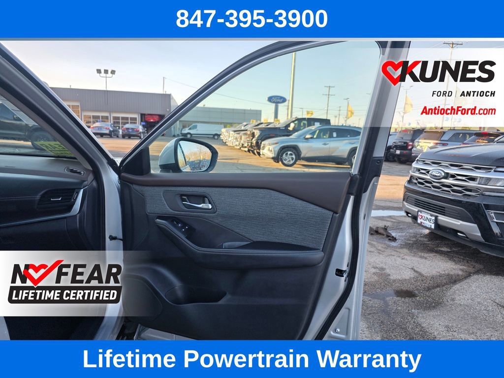 Used 2023 Nissan Rogue SV image 29