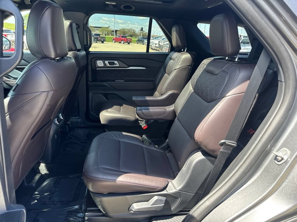 Certified 2025 Ford Explorer Platinum w/ LUX Leather Package AWD/4WD image 21