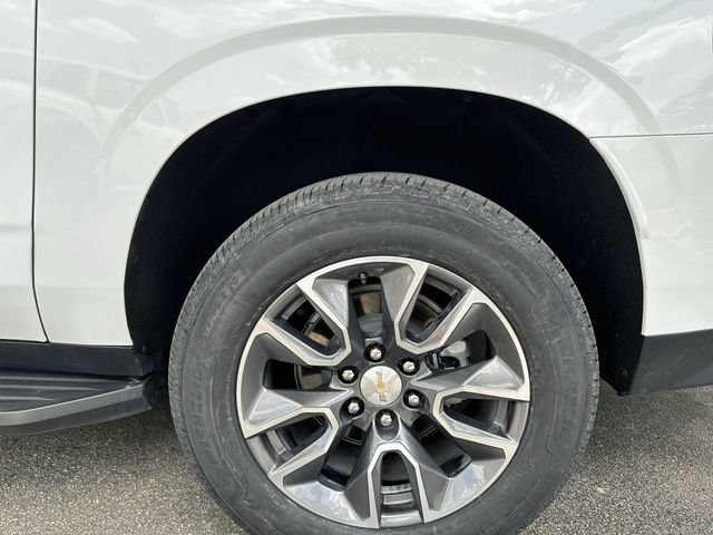 Used 2024 Chevrolet Suburban LT w/ Luxury Package AWD/4WD image 10
