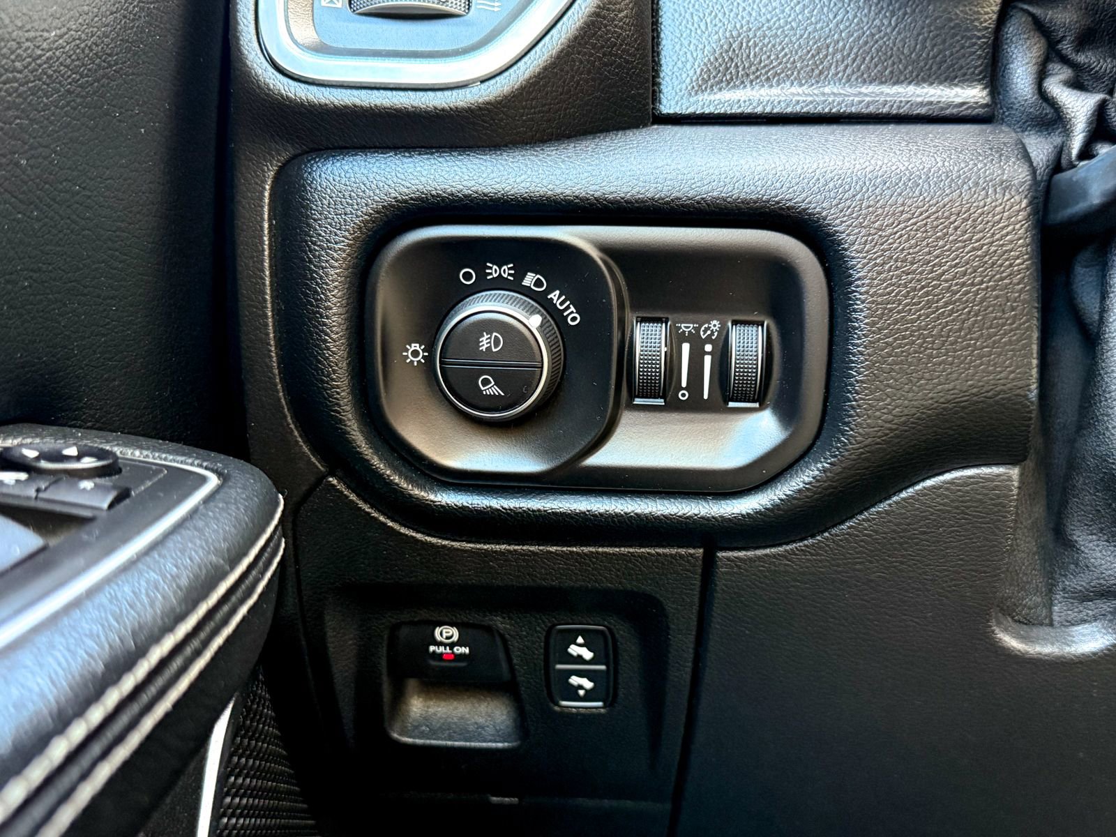 Used 2021 RAM 1500 Laramie AWD/4WD image 33
