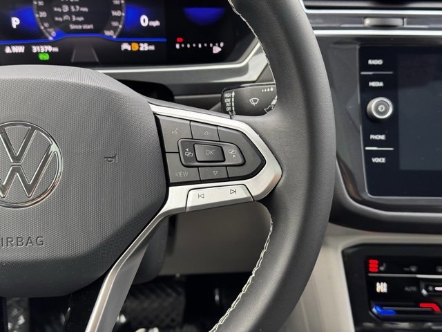 Used 2024 Volkswagen Tiguan SE w/ Panoramic Sunroof Package image 35