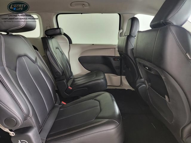 Used 2024 Chrysler Pacifica Touring-L FWD image 17