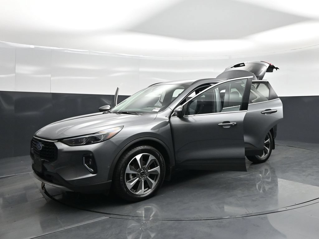 Certified 2023 Ford Escape Platinum w/ Premium Technology Package AWD/4WD image 31