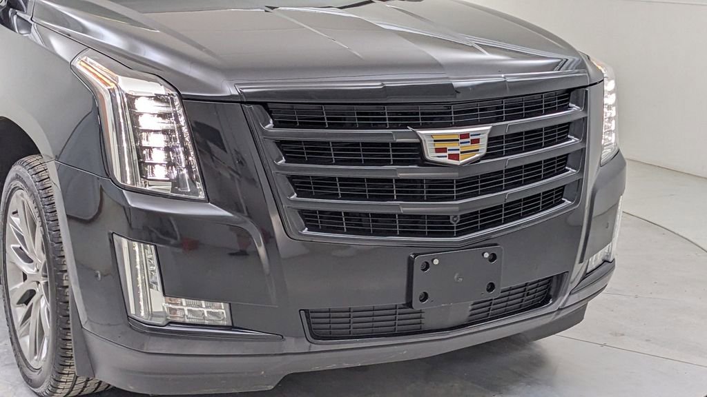 Used 2019 Cadillac Escalade Premium Luxury w/ Escalade Sport Edition AWD/4WD image 44