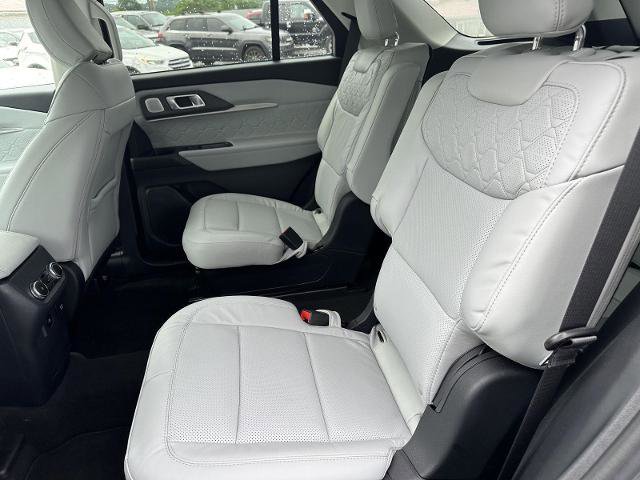 Certified 2025 Ford Explorer Platinum w/ Ultimate Package AWD/4WD image 18
