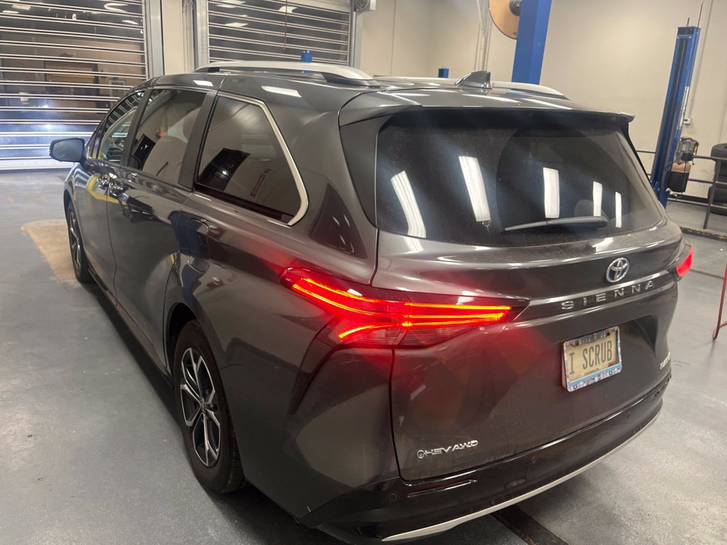 Used 2025 Toyota Sienna Platinum AWD/4WD image 5