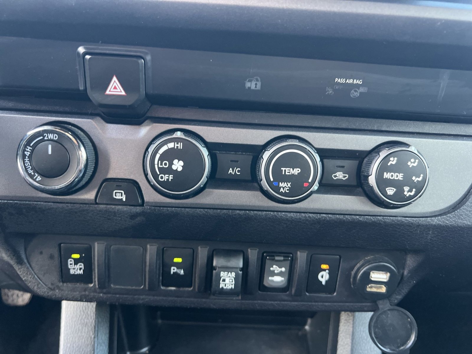 Used 2019 Toyota Tacoma TRD Off-Road w/ Technology Package image 19