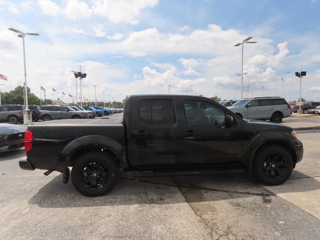 Used 2020 Nissan Frontier SV w/ Midnight Edition Floor Mats RWD image 10