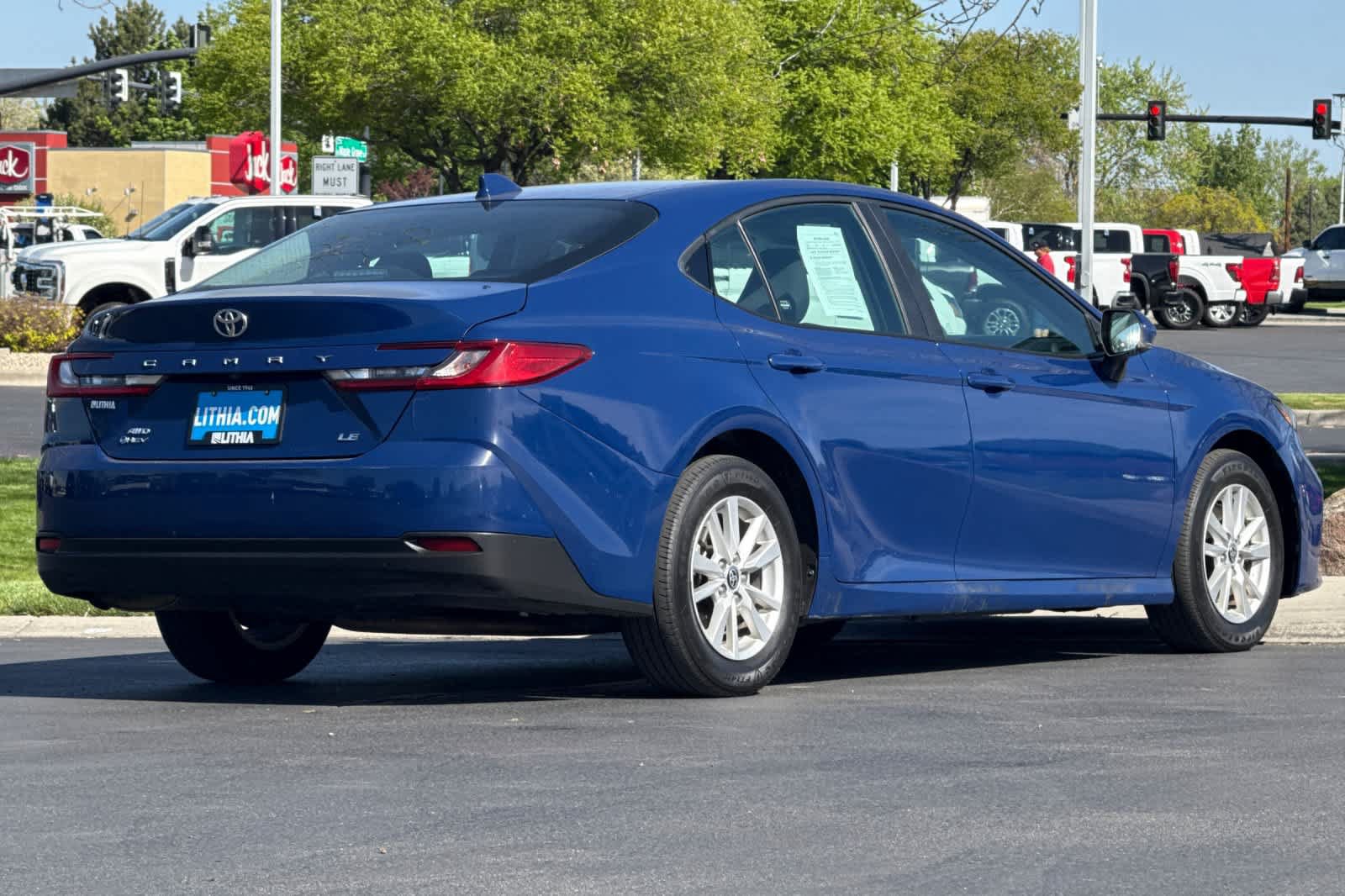 Used 2025 Toyota Camry LE AWD/4WD image 2