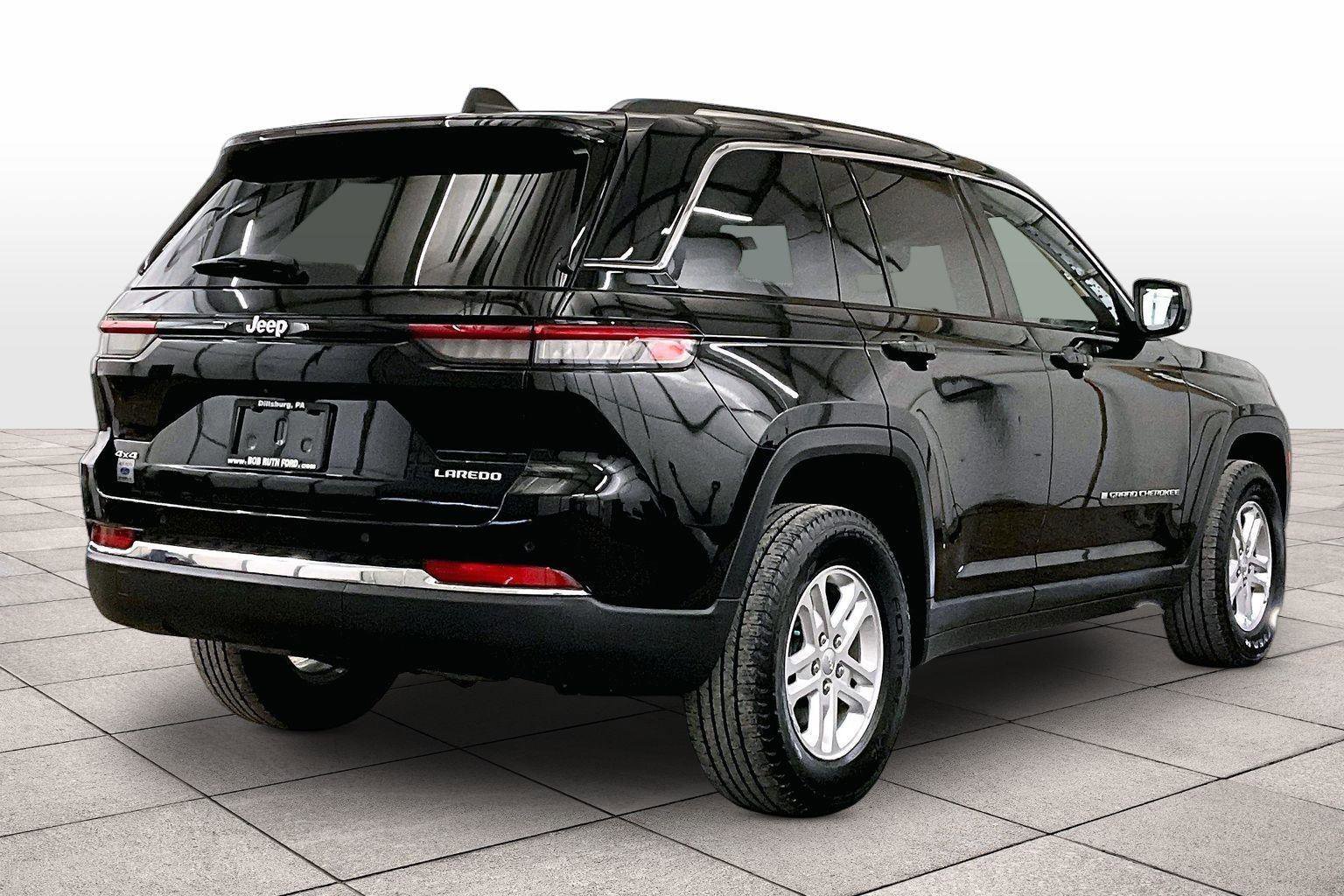 Used 2023 Jeep Grand Cherokee Laredo image 11