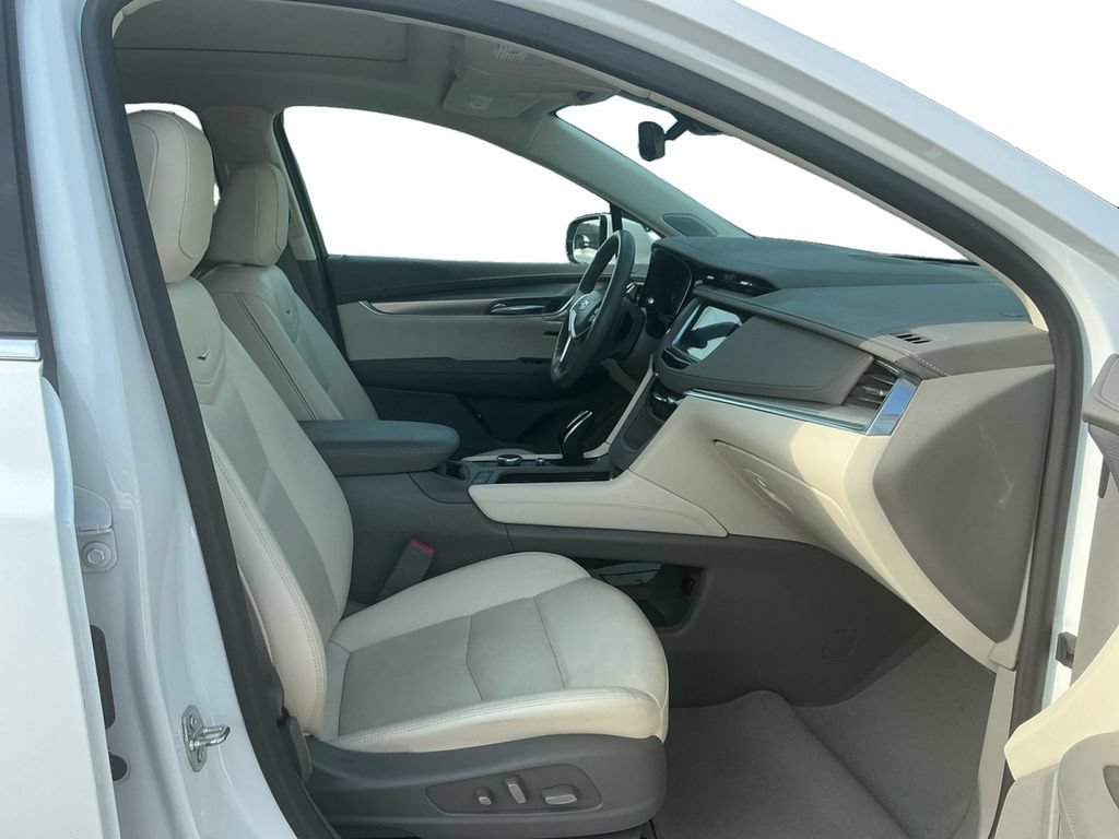 Used 2023 Cadillac XT5 Premium Luxury w/ Technology Package FWD image 22