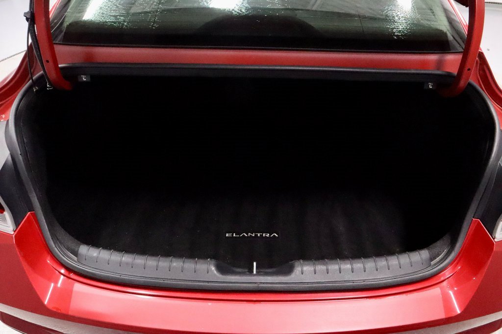 Used 2021 Hyundai Elantra SEL image 13