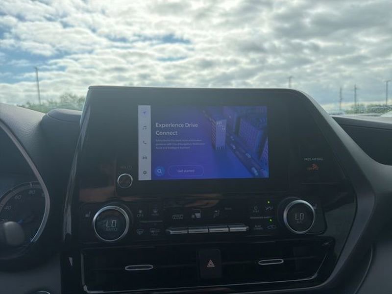 Used 2023 Toyota Highlander XLE FWD image 7