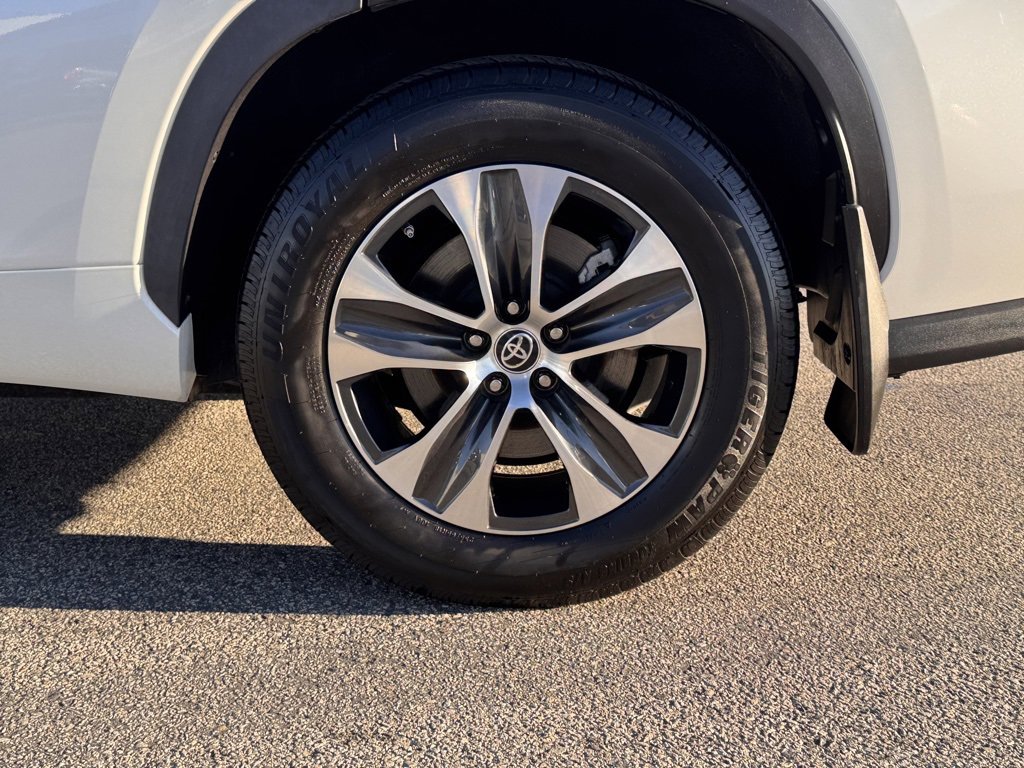 Used 2022 Toyota Highlander XLE image 15