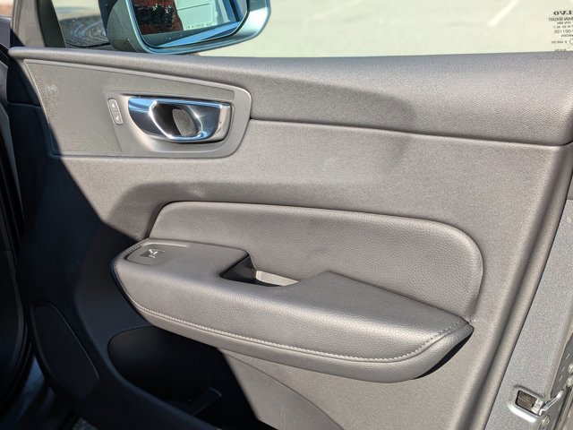 Used 2020 Volvo XC60 T5 Momentum w/ Protection Package Premier image 36