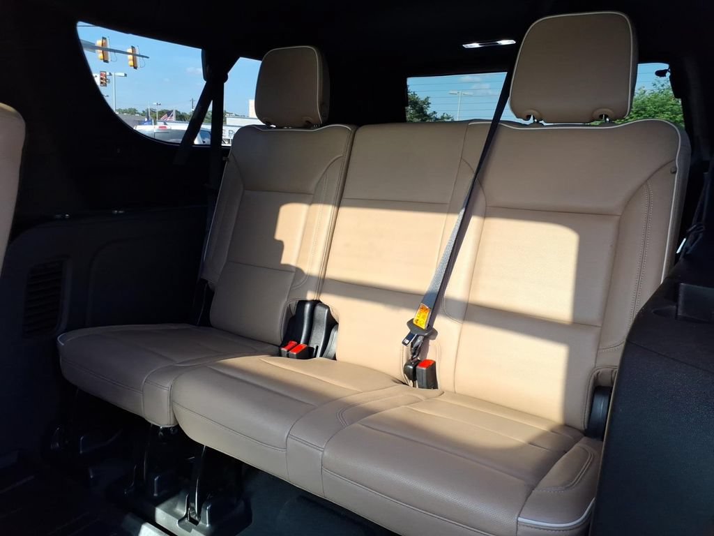 Used 2024 Chevrolet Suburban Premier AWD/4WD image 17