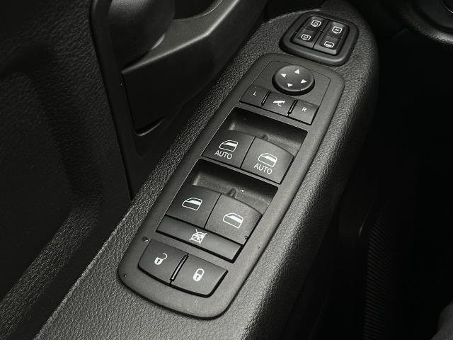 Used 2024 RAM 3500 Tradesman w/ Chrome Appearance Group AWD/4WD image 11