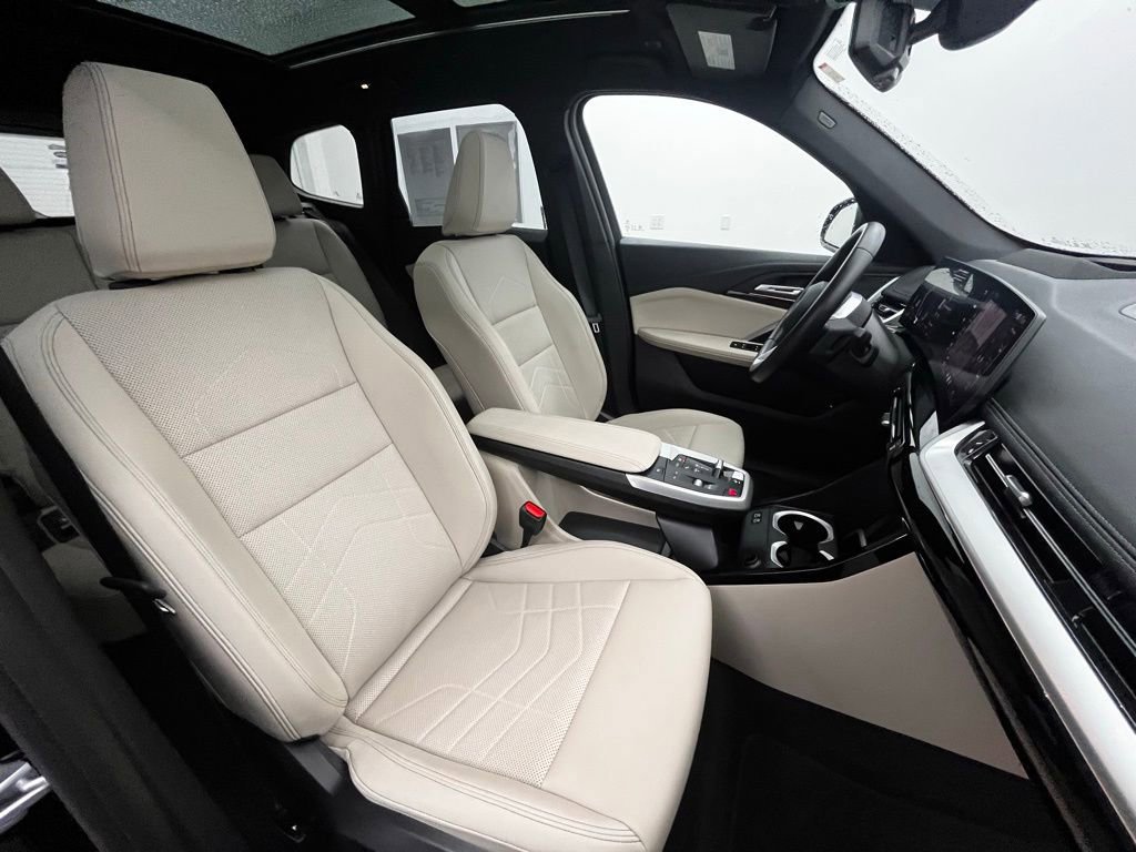 Used 2025 BMW X1 xDrive28i w/ Technology Package image 29