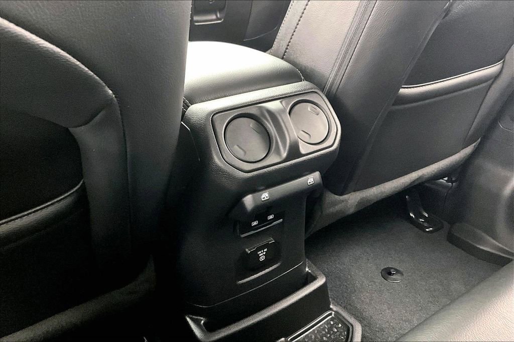 Used 2023 Jeep Wrangler Unlimited Sahara image 33