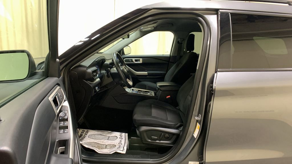 Certified 2023 Ford Explorer XLT w/ Class IV Trailer Tow Package image 33