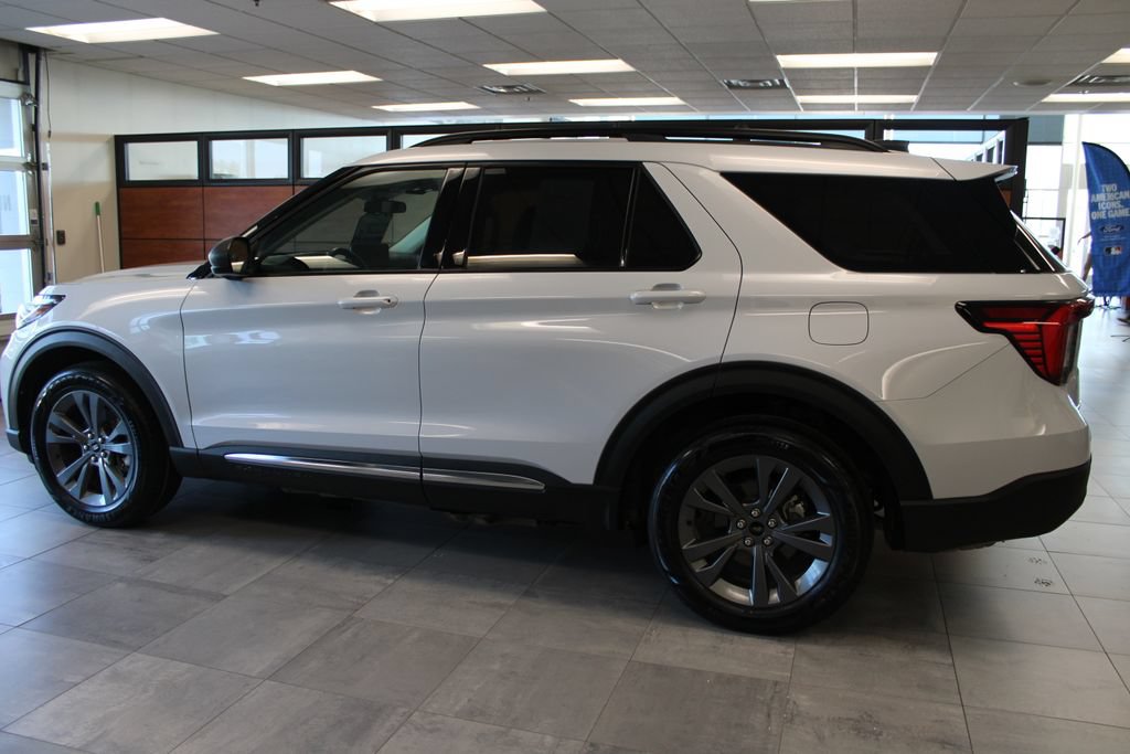 Certified 2025 Ford Explorer Active w/ Active Comfort Package AWD/4WD image 2