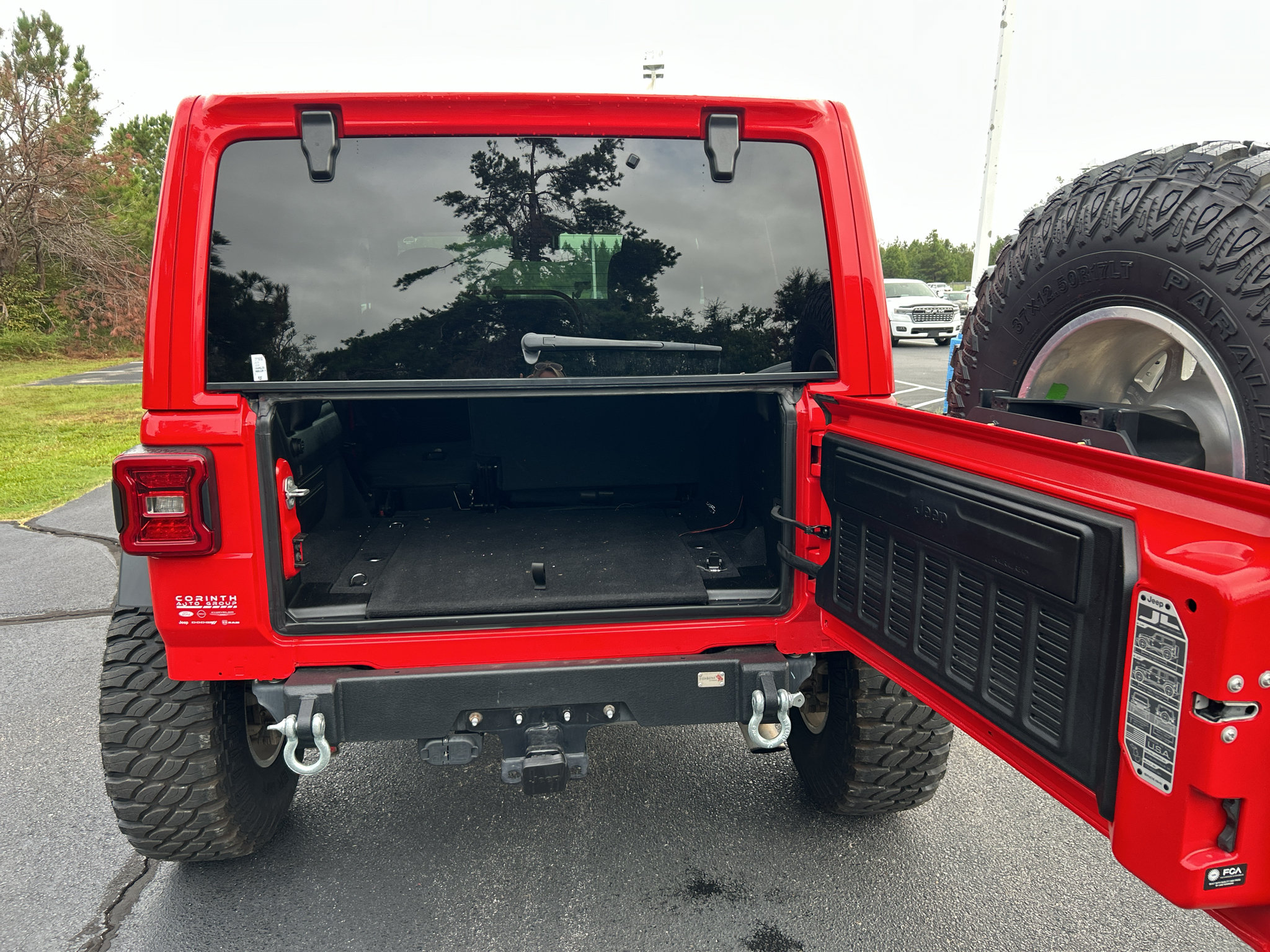 Used 2025 Jeep Wrangler Unlimited Rubicon AWD/4WD image 23