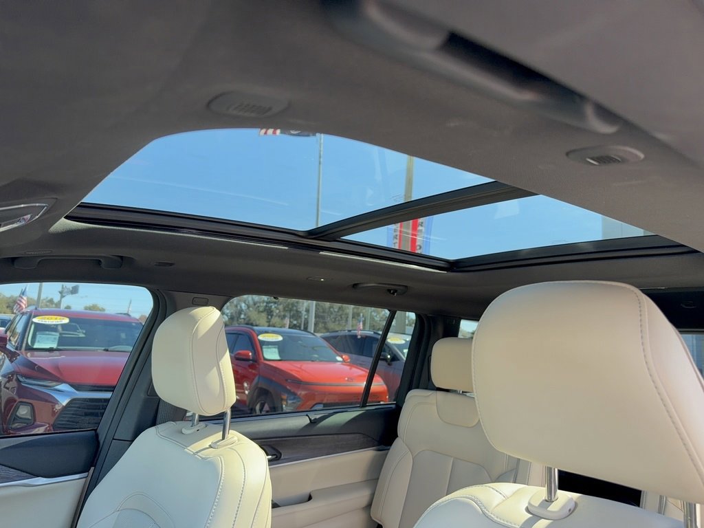 Used 2023 Jeep Grand Cherokee L Limited w/ Luxury Tech Group II image 31