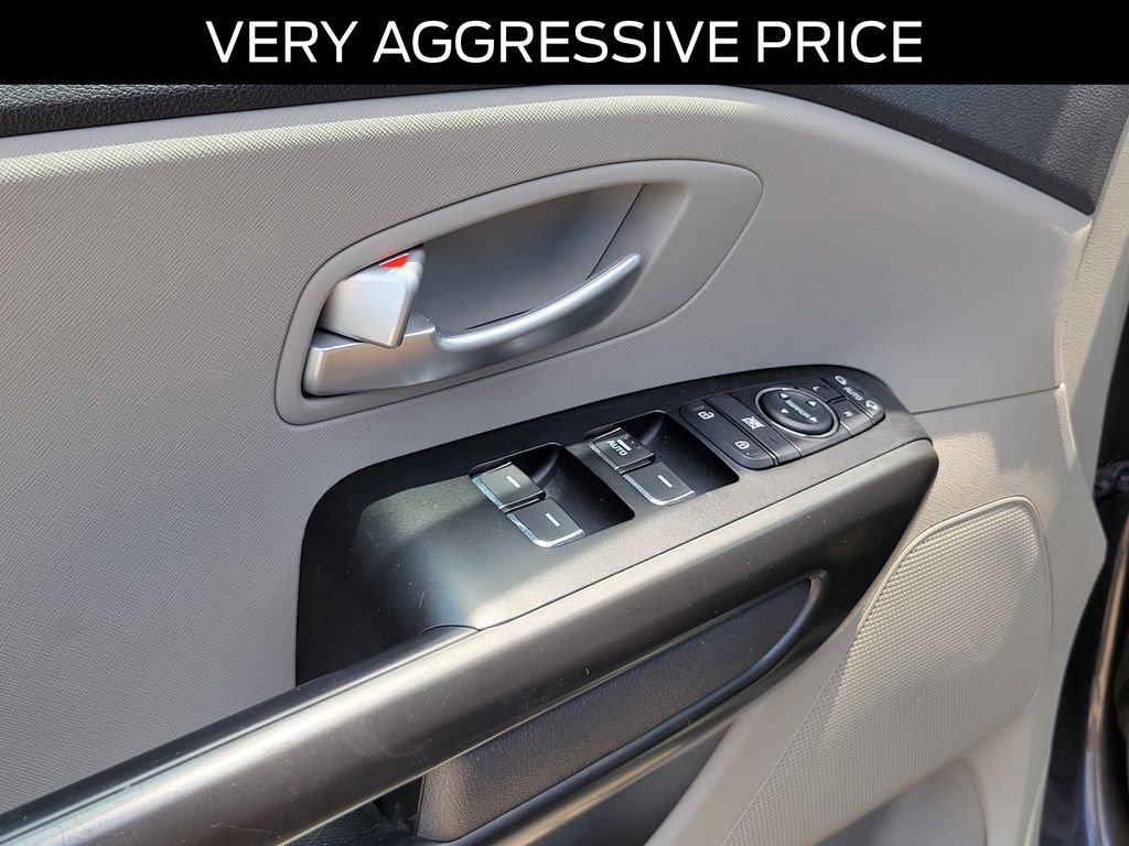 Used 2018 Kia Sedona LX FWD image 18
