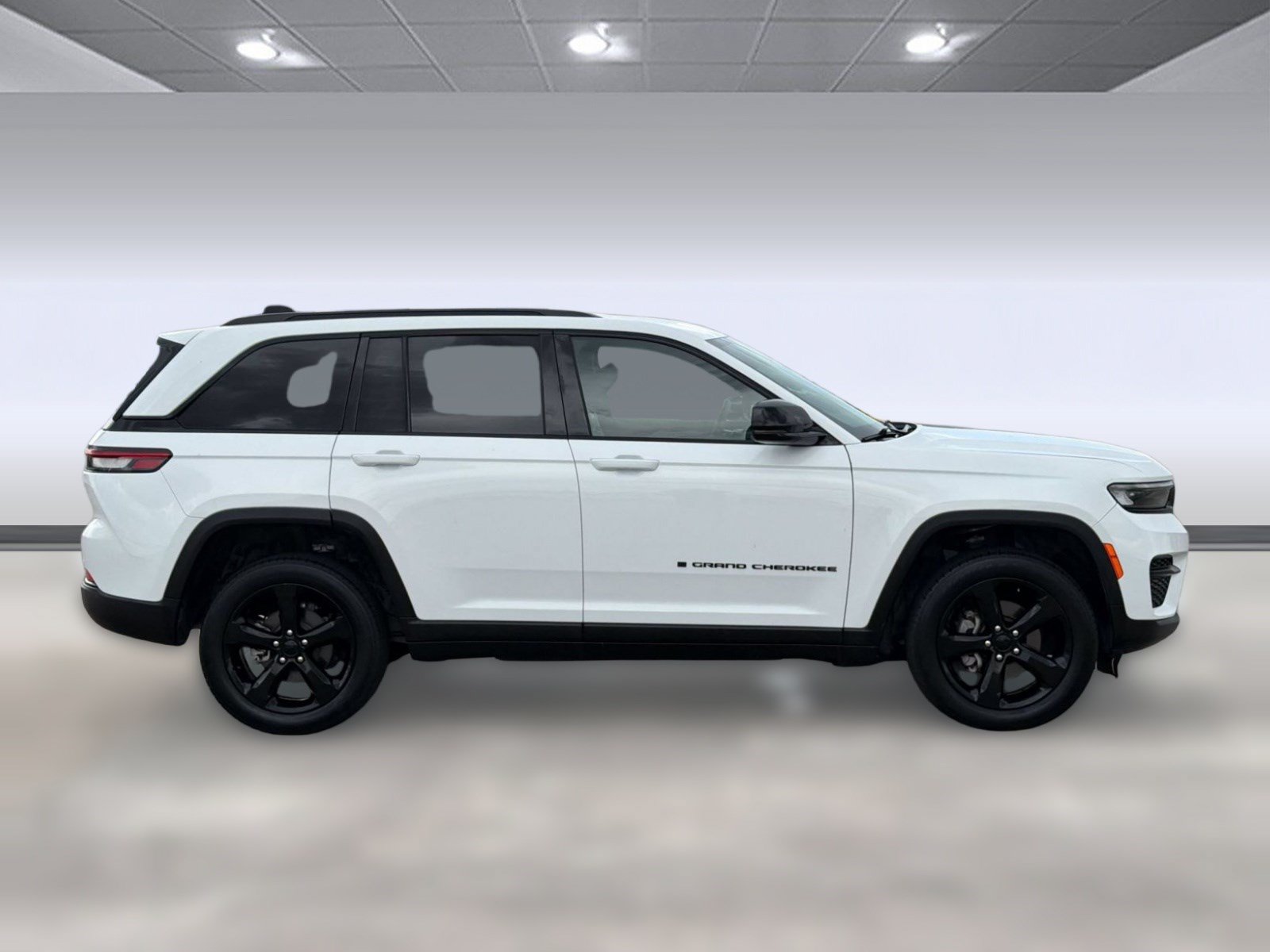 Used 2023 Jeep Grand Cherokee Altitude RWD image 8