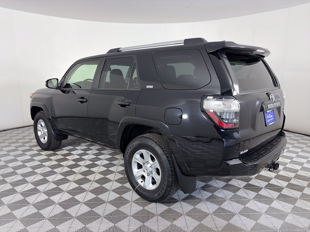 Used 2022 Toyota 4Runner SR5 AWD/4WD image 5