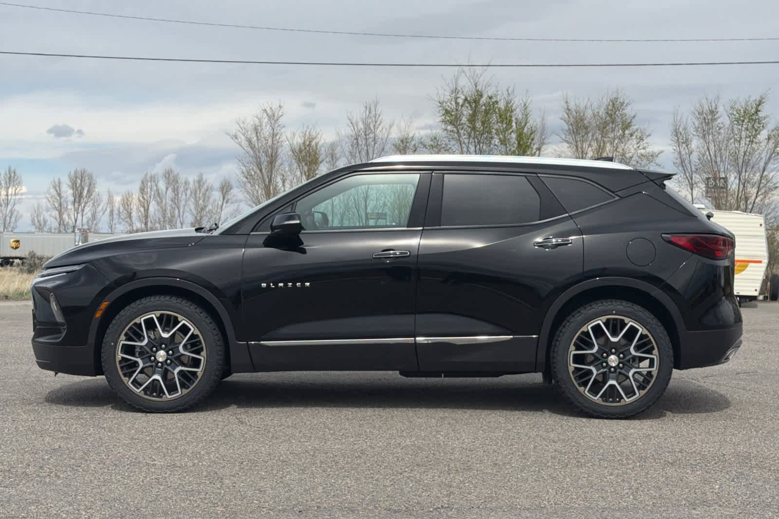 Used 2023 Chevrolet Blazer Premier w/ Driver Confidence II Package AWD/4WD image 5