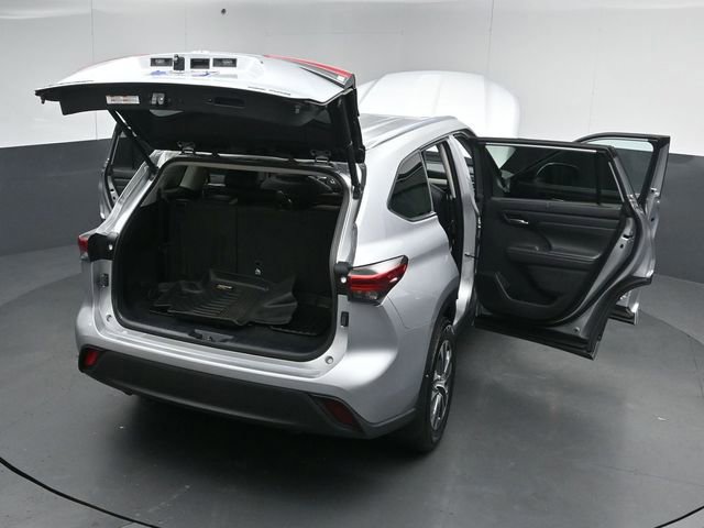 Used 2021 Toyota Highlander XLE AWD/4WD image 55