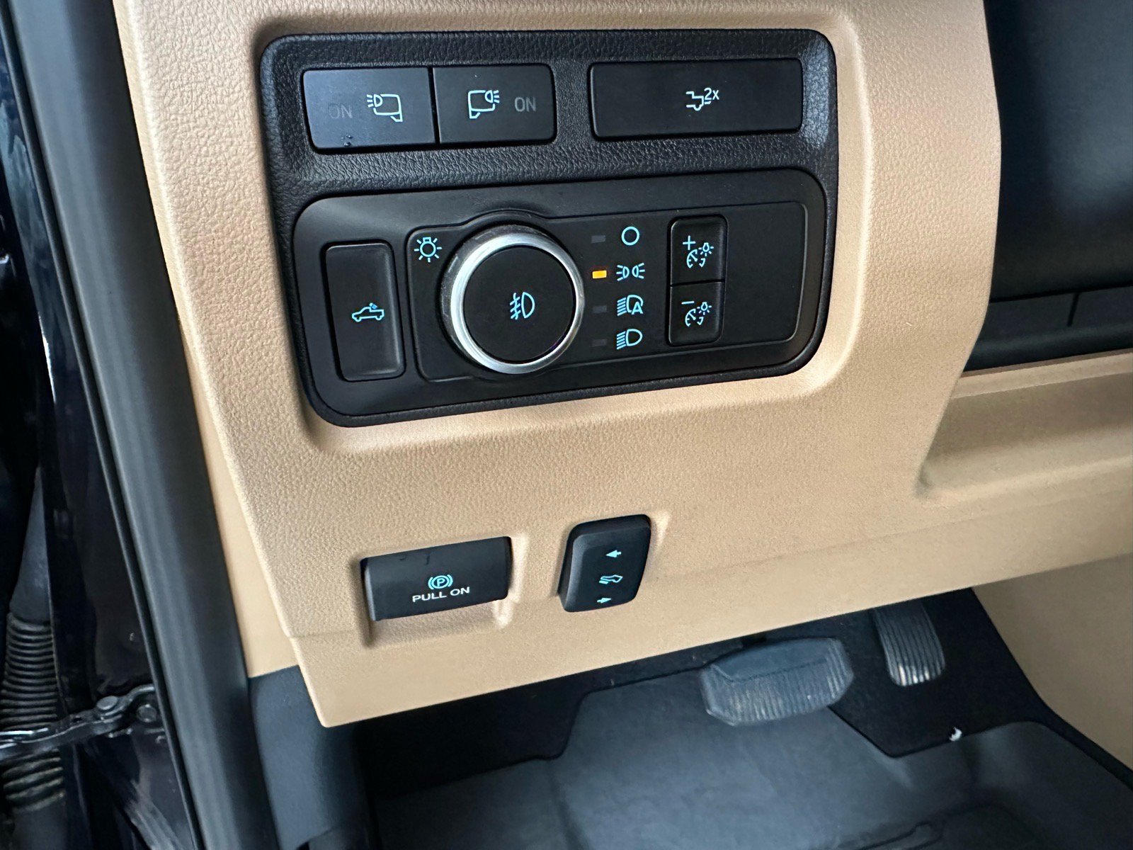 Certified 2024 Ford F250 Lariat w/ Lariat Ultimate Package AWD/4WD image 32