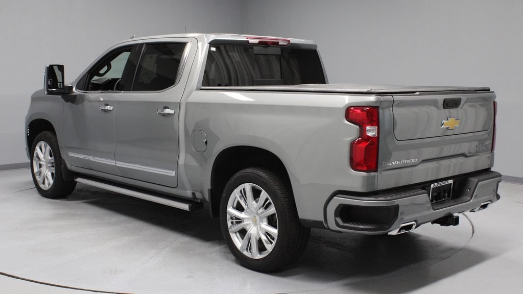 Used 2025 Chevrolet Silverado 1500 High Country w/ High Country Premium Package AWD/4WD image 9
