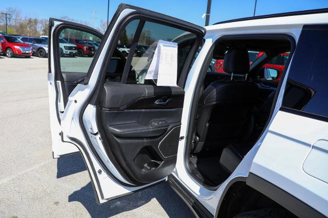 Used 2022 Jeep Grand Cherokee Altitude AWD/4WD image 24