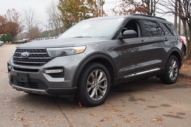 Certified 2022 Ford Explorer XLT w/ Equipment Group 202A image 3